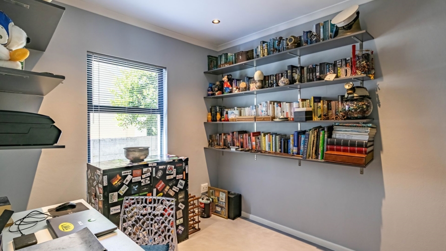 3 Bedroom Property for Sale in Lakeside Western Cape